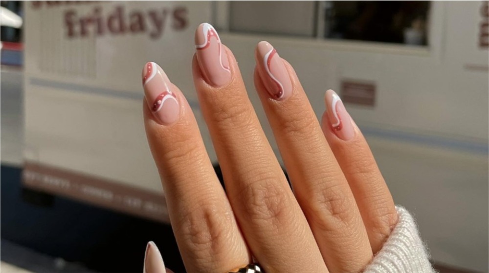 Ice cream nails: To απόλυτο καλοκαιρινό μανικιούρ που θα φορεθεί μέχρι και τον Σεπτέμβρη